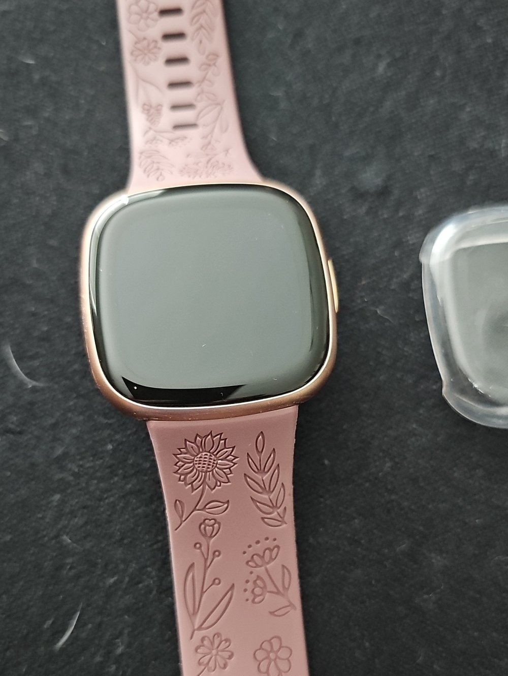 Fitbit Versa 4 Pink Sand /Rose Gold - Picture 7 of 8